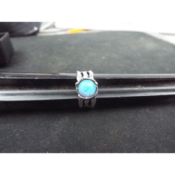 Vintage Sterling silver ring with fiery blue opal roughly 8mm 925 Size 7 ish - Picture 4 of 9